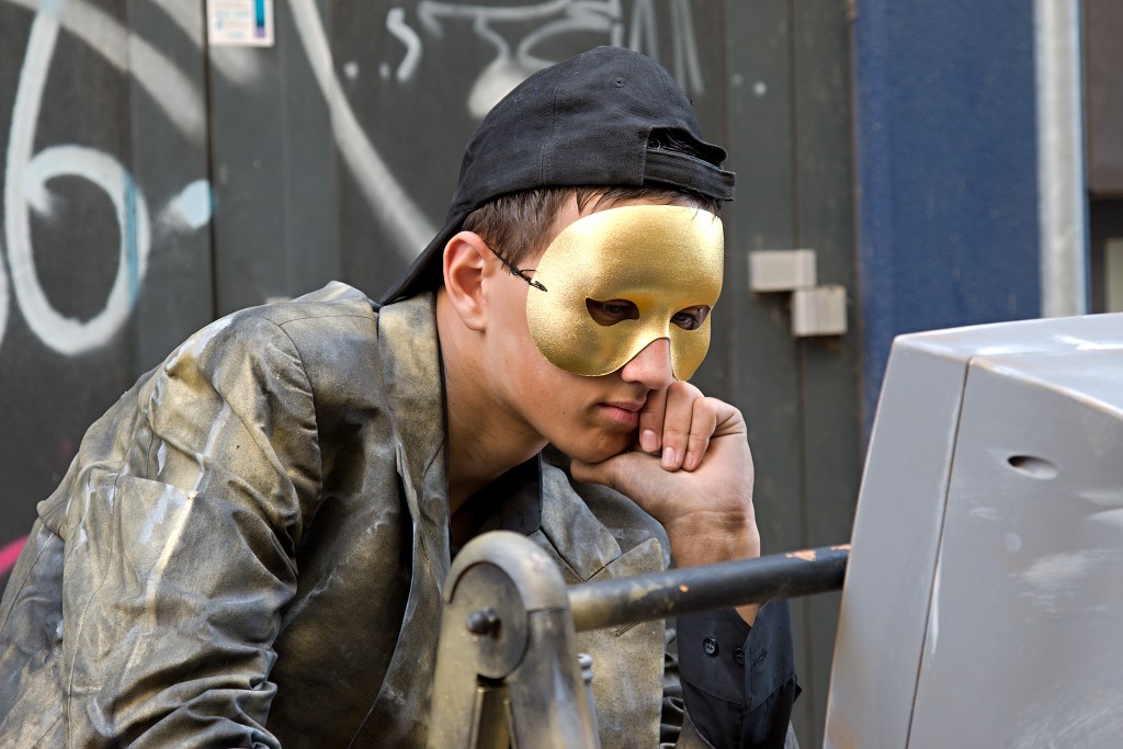 living statue levend standbeeld evenement event festival festiviteit kunst art straatkunst streetart artiest beeld beeldhouwwerk sculpture sculptuur